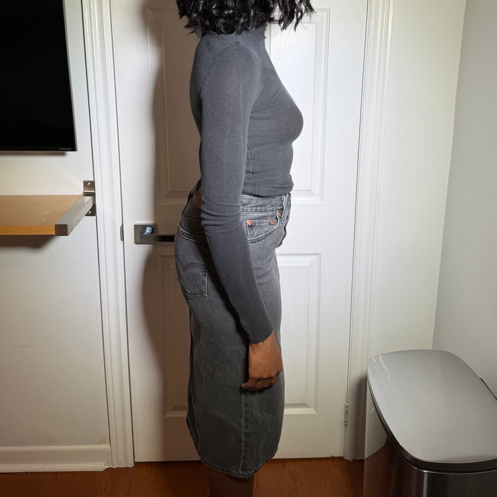 Levi’s Dark Gray Side Slit Skirt Size 28 – Great Condition - Picture 5 of 8